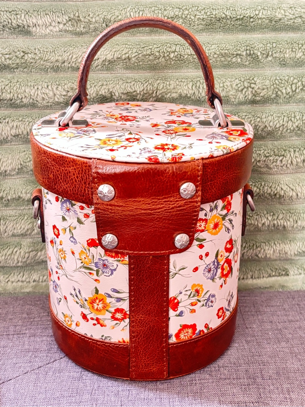 Patricia Nash Cream Floral Cylinder Crossbody with Brown Trim and Coin Purse - Picture 8 of 15